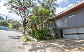 Apartamento com quintal em Alto de Pinheiros
